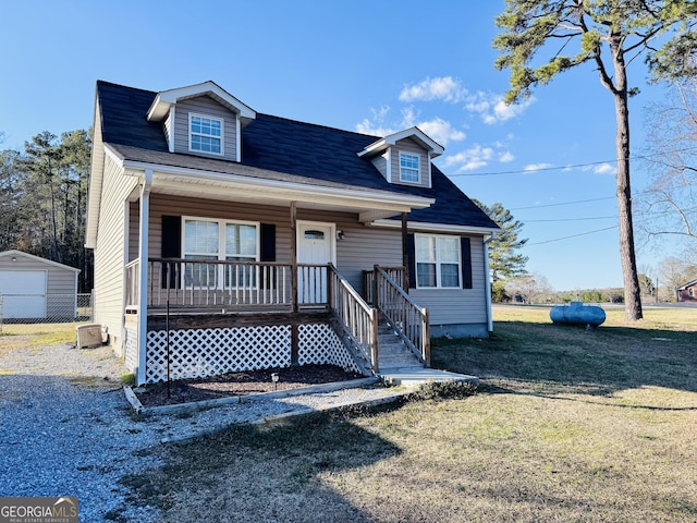 view of front facade featuring a porch and a front lawn