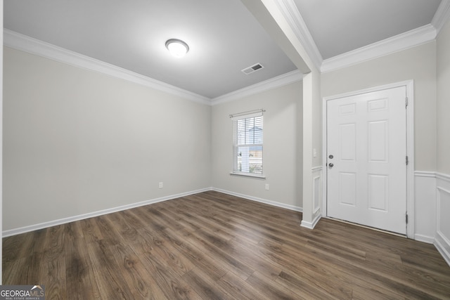 foyer entrance featuring dark wood-type flooring, visible vents, crown molding, and baseboards