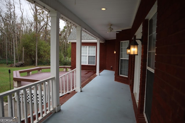 exterior space featuring a ceiling fan