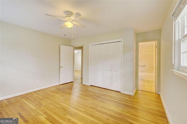 unfurnished bedroom featuring light wood-style floors, a closet, baseboards, and a ceiling fan