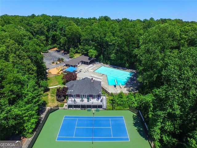 birds eye view of property featuring a wooded view