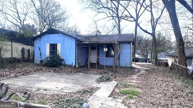 exterior space featuring fence