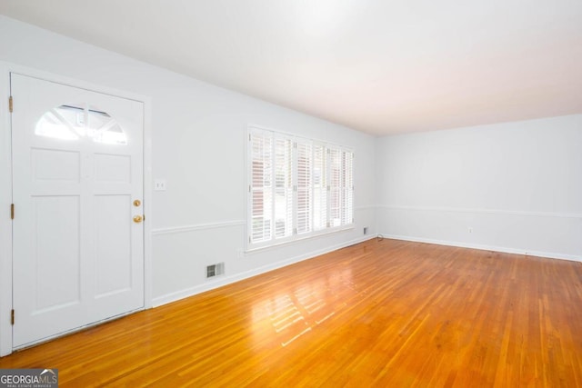 entryway featuring visible vents, baseboards, and light wood-style flooring