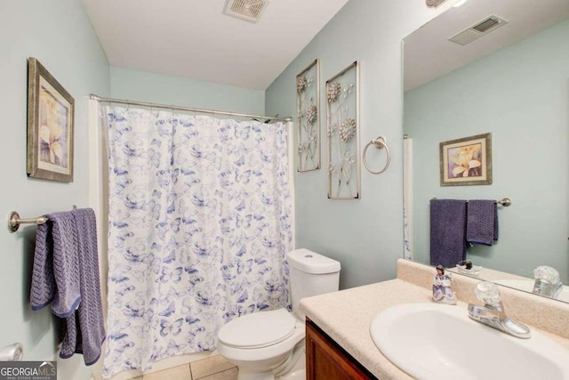 full bath with vanity, curtained shower, toilet, and visible vents