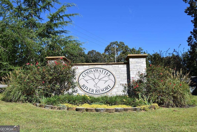 community / neighborhood sign with a yard