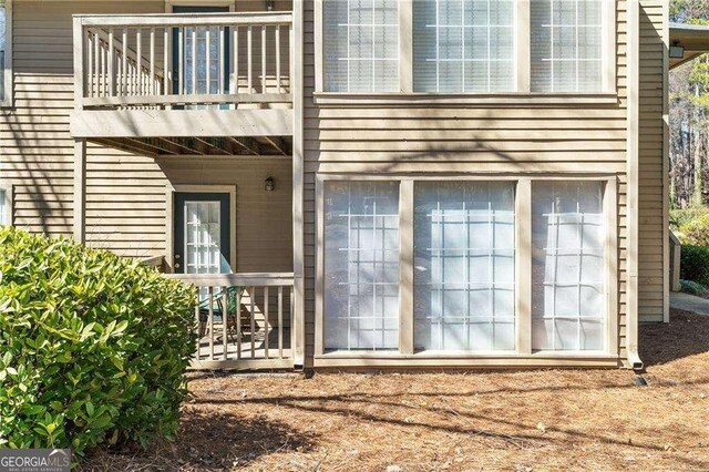 property entrance with a balcony