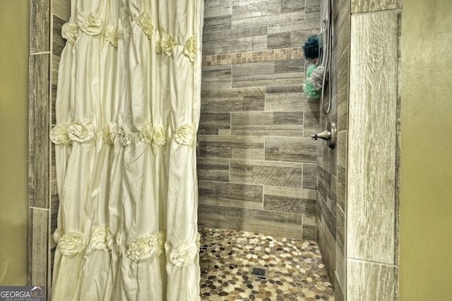 full bath featuring a tile shower