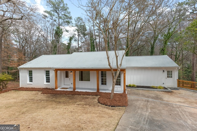 ranch-style home with covered porch and brick siding