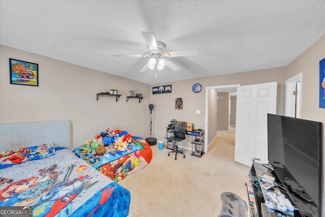 bedroom featuring light carpet, baseboards, a ceiling fan, and a textured ceiling