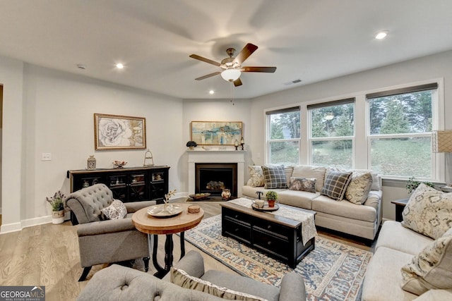 living area with visible vents, a ceiling fan, wood finished floors, and recessed lighting