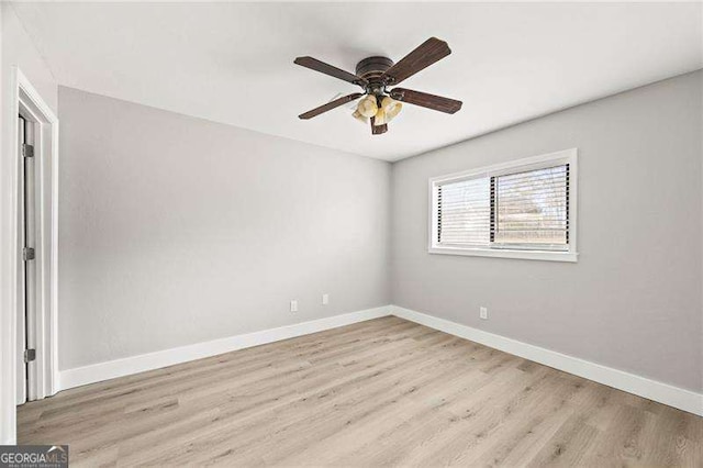 empty room featuring light wood-style floors, ceiling fan, and baseboards