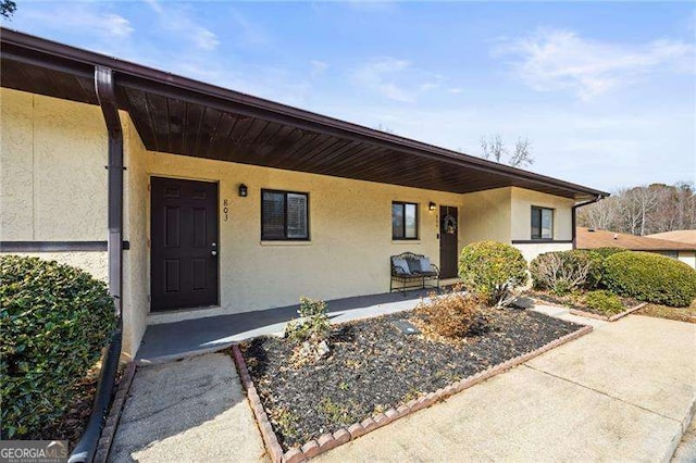 property entrance featuring stucco siding