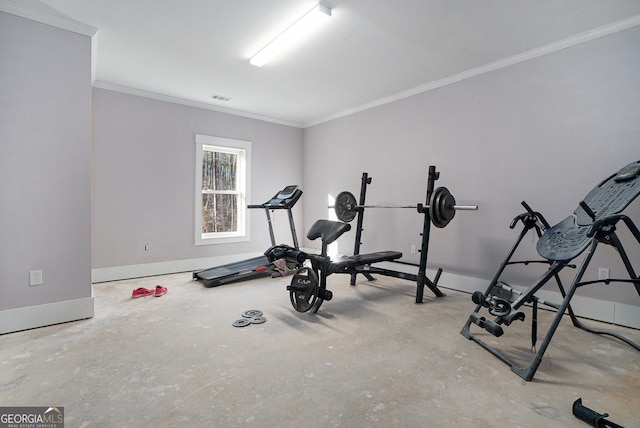 workout room with baseboards, visible vents, and ornamental molding