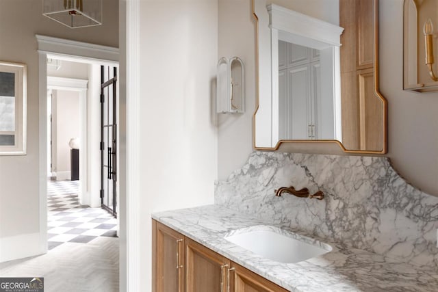 bathroom with vanity and decorative backsplash