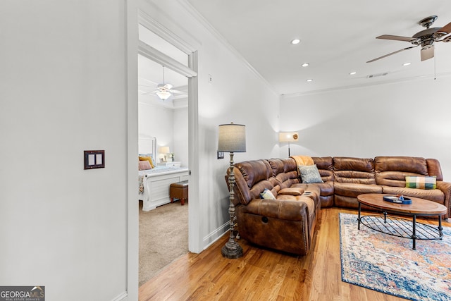 living area featuring visible vents, crown molding, baseboards, light wood-type flooring, and recessed lighting