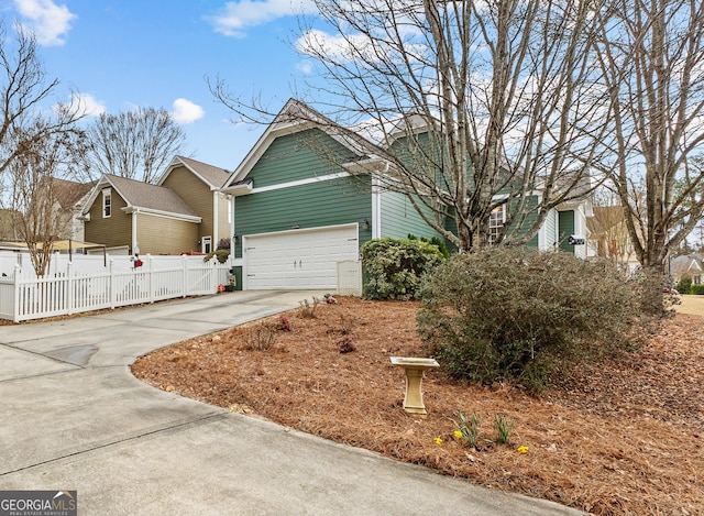 view of front of house featuring fence and driveway