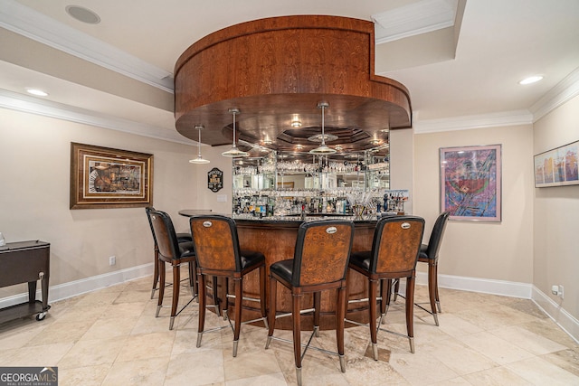 bar with recessed lighting, baseboards, indoor bar, and crown molding