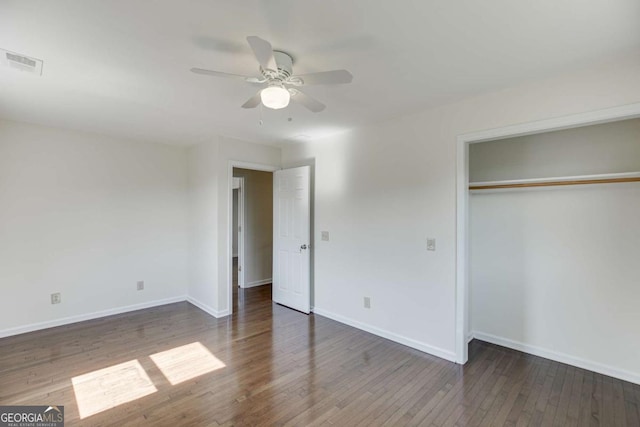 unfurnished bedroom with a ceiling fan, visible vents, baseboards, a closet, and hardwood / wood-style floors