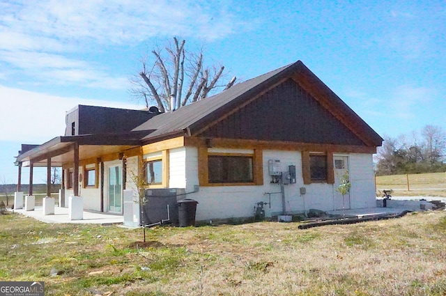 view of front facade with a patio and a front lawn