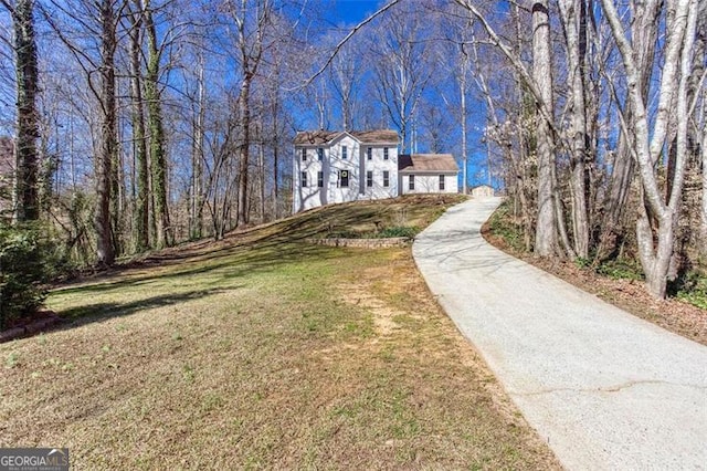 view of front of house with a front lawn