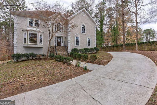 view of front of house featuring fence and driveway