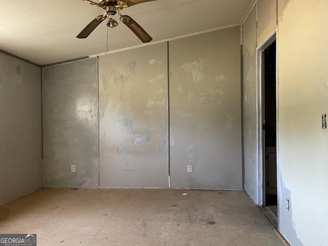 unfurnished bedroom featuring ceiling fan