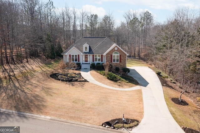 view of front of house with a front lawn, driveway, and roof with shingles