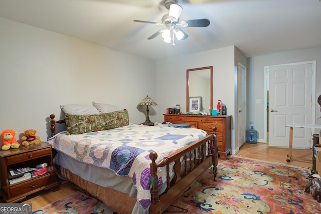 bedroom with light wood-style flooring and ceiling fan