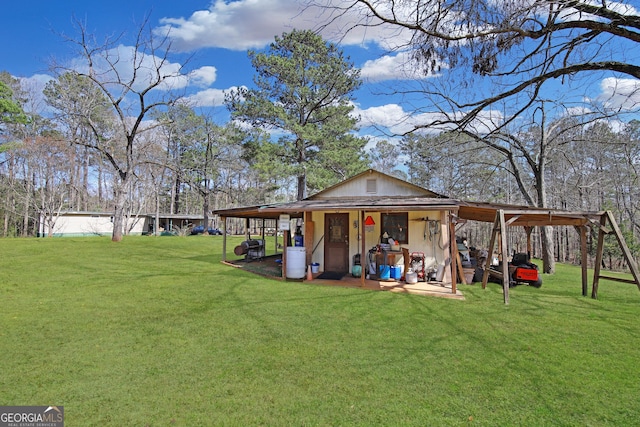 view of yard with an outbuilding and an outdoor structure