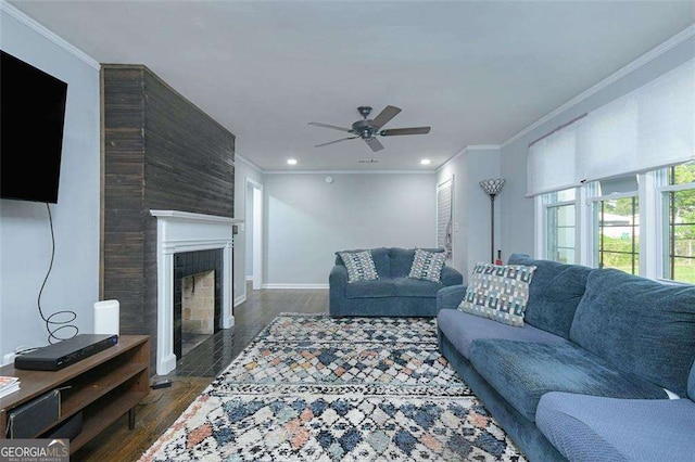 living room with dark wood finished floors, a ceiling fan, and ornamental molding