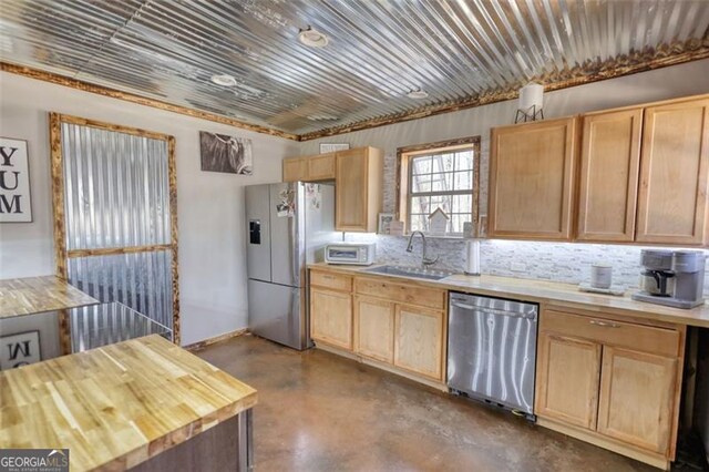 kitchen featuring finished concrete flooring, a ceiling fan, open floor plan, a peninsula, and stainless steel range with electric cooktop