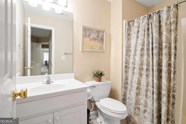 bathroom with toilet, curtained shower, and vanity