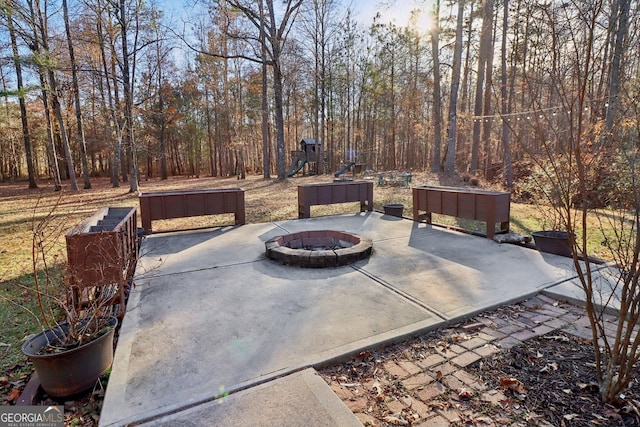 view of patio with an outdoor fire pit