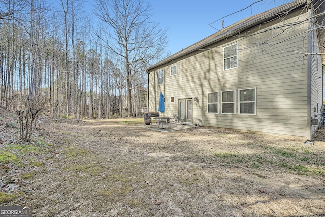 view of yard featuring a patio area