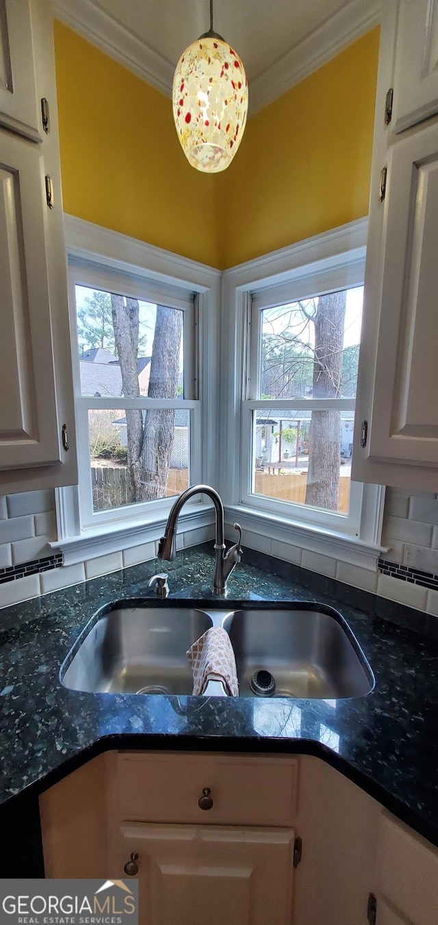 2899 Greystone Cv N, Atlanta, GA 30341 - kitchen featuring a sink, ornamental molding, tasteful backsplash, and dark stone countertops