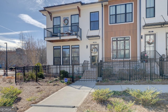 view of front of property with a fenced front yard