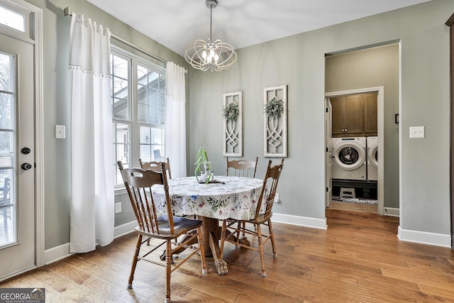 114 Austin Storey Cir, Newnan, GA 30263 - dining area featuring washing machine and clothes dryer, a chandelier, wood finished floors, and baseboards