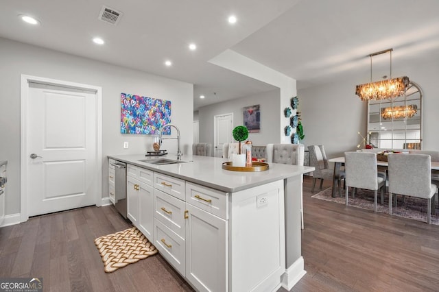 kitchen with visible vents, dark wood-style flooring, a sink, white cabinetry, and stainless steel dishwasher