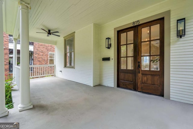 property entrance with ceiling fan and a porch