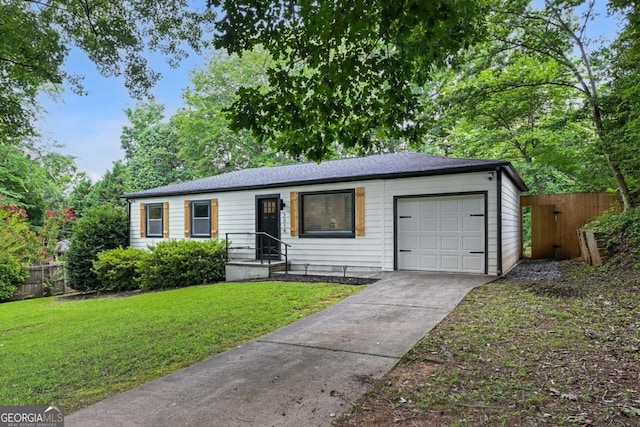 view of front facade with a front lawn, an attached garage, fence, and driveway