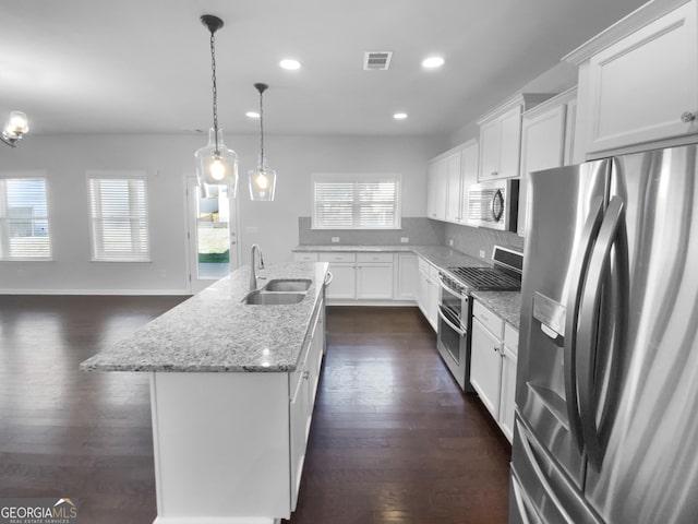 kitchen featuring visible vents, white cabinets, an island with sink, appliances with stainless steel finishes, and a sink