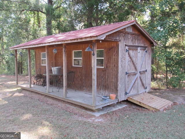 view of outdoor structure with an outdoor structure