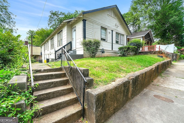 view of side of property featuring a yard