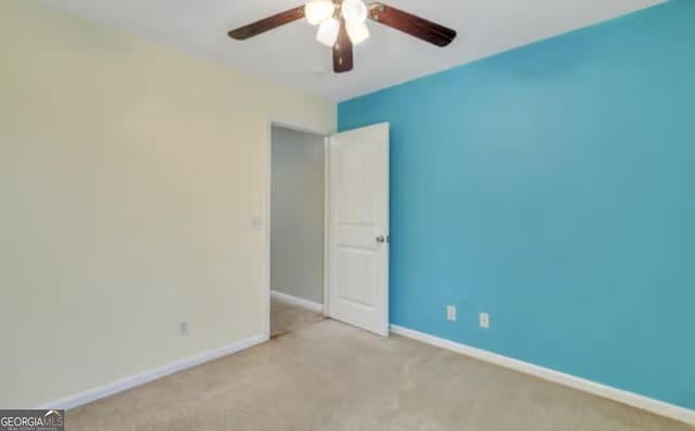 unfurnished room with ceiling fan, baseboards, and carpet flooring