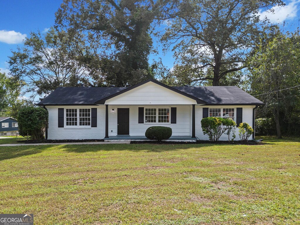 463 Flint Trl, Jonesboro, GA 30236 - single story home featuring a front yard and brick siding