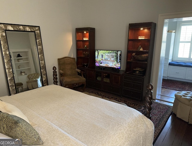 204 E Liberty St, Savannah, GA 31401 - bedroom with wood finished floors and ensuite bath