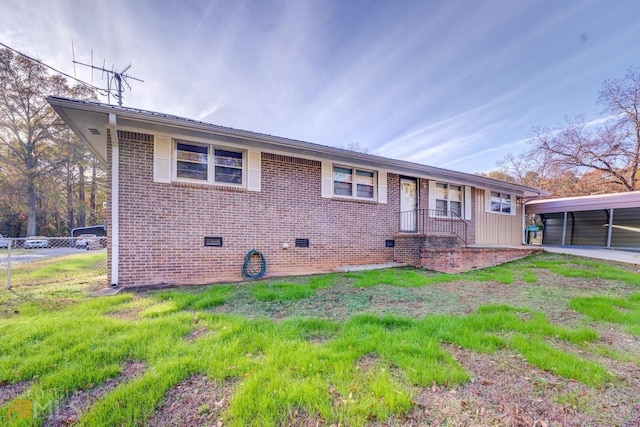 view of front facade featuring crawl space, brick siding, fence, and a front lawn