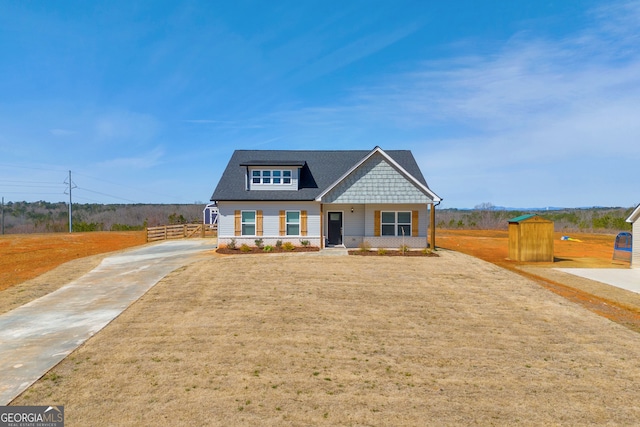 view of front of property with a front yard