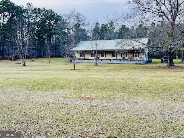 view of front facade with a front lawn and a porch