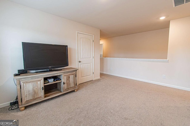 living area featuring carpet, visible vents, and baseboards